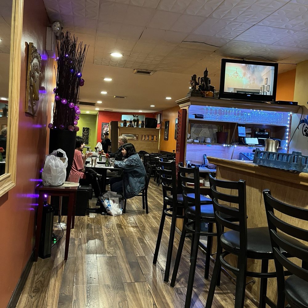 Lily Thai - Thai Near Me - Brooklyn, New York