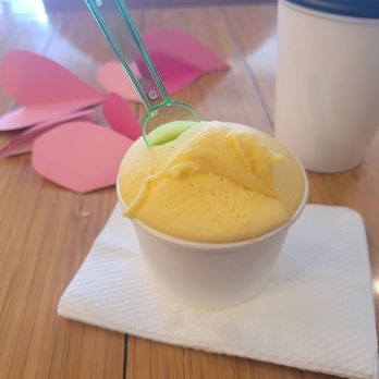 Almare Gelato Italiano - Mango sorbet - Ice Cream & Frozen Yogurt Near Me - Berkeley, California