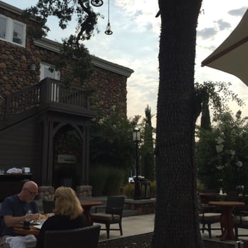 Heritage Oak - Beautiful outside eating area - New American Near Me - Yountville, California Heritage Oak - Beautiful outside eating area - New American Near Me - Yountville, California