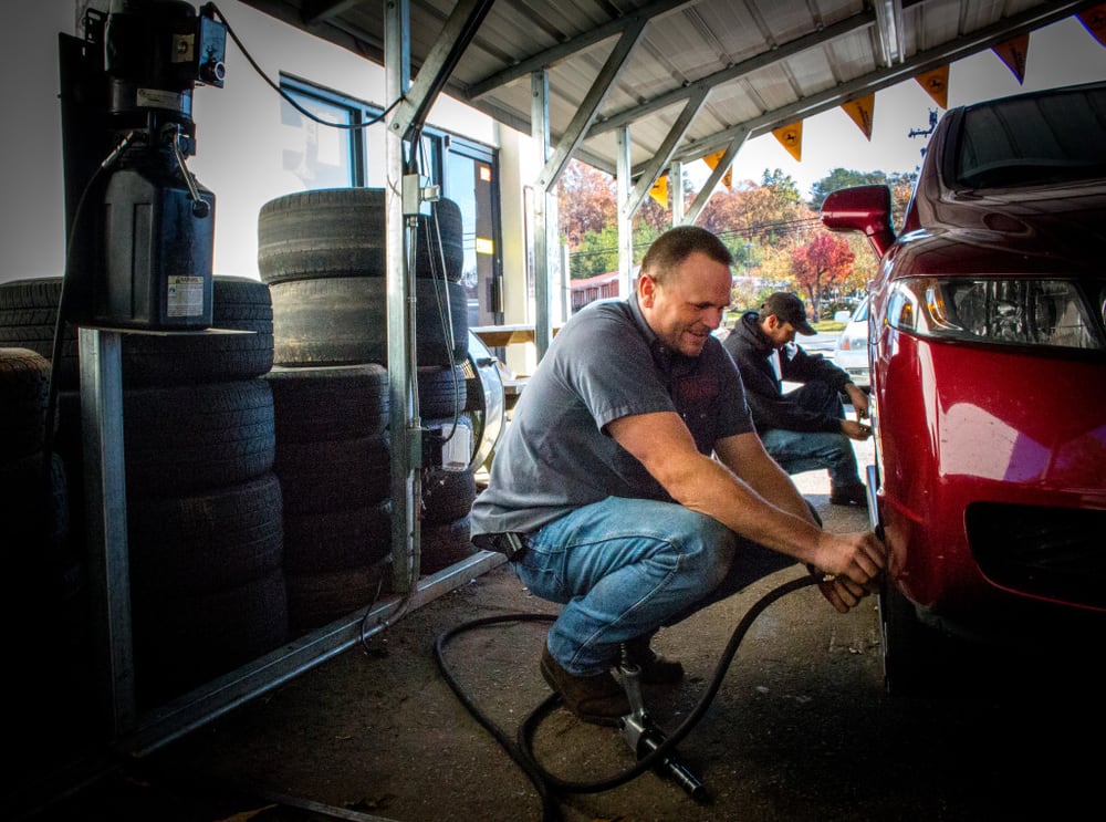 BAKER’S TIRE SERVICE Updated August 2024 521 Us25, Travelers Rest