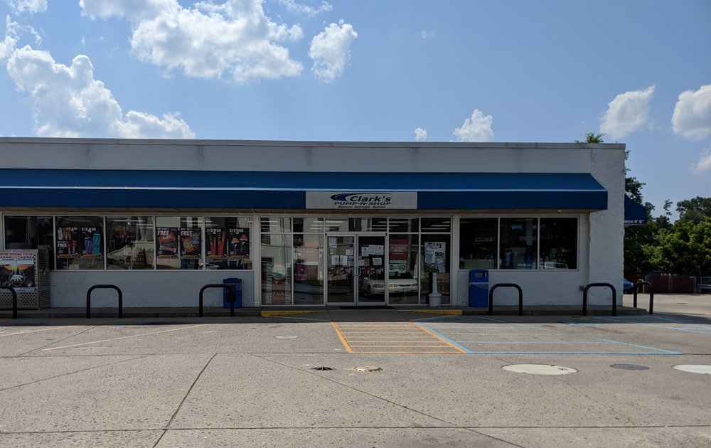 Clark's Pump-N-Shop Logo
