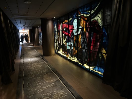 L’Avenue at Saks by null