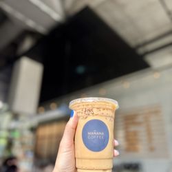 Mañana - Iced almond brown sugar latte