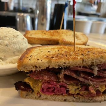 Perly's - Hot pastrami sandwich and potato salad - Delis Near Me - Richmond, Virginia