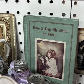 Antiques On Pierce - Antiques Near Me - Milwaukee, Wisconsin