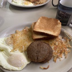 Dee's Restaurant - Breakfast plate was great!