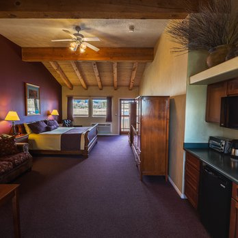 Boulder Mountain Lodge - Deluxe King Room - Hotels Near Me - Boulder, Utah Boulder Mountain Lodge - Deluxe King Room - Hotels Near Me - Boulder, Utah