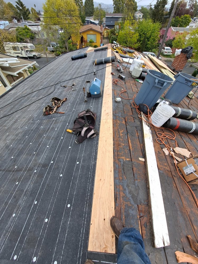 Slide of Mendoza & M  Roofing