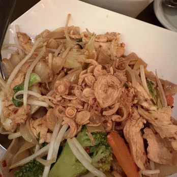 Mengrai Thai - Drunken N5. Drunken Flat Rice Noodle Pad Kee Mau - Thai Near Me - Toronto, Ontario