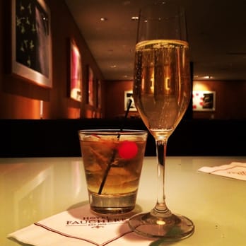 Bar Louis - Manhattan & champagne - New American Near Me - Milford, Pennsylvania