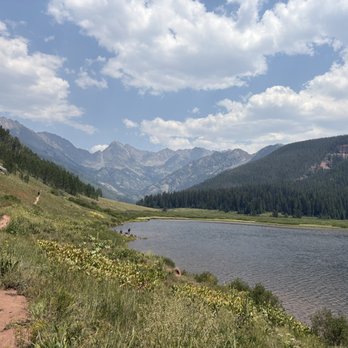 Piney River Ranch - Hiking trail and the lake - Guest Houses Near Me - Vail, Colorado