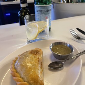 Beba - Empanada.  Reminded me of Chilean empanada de pino.  Very good. - Argentine Near Me - Montreal, Quebec