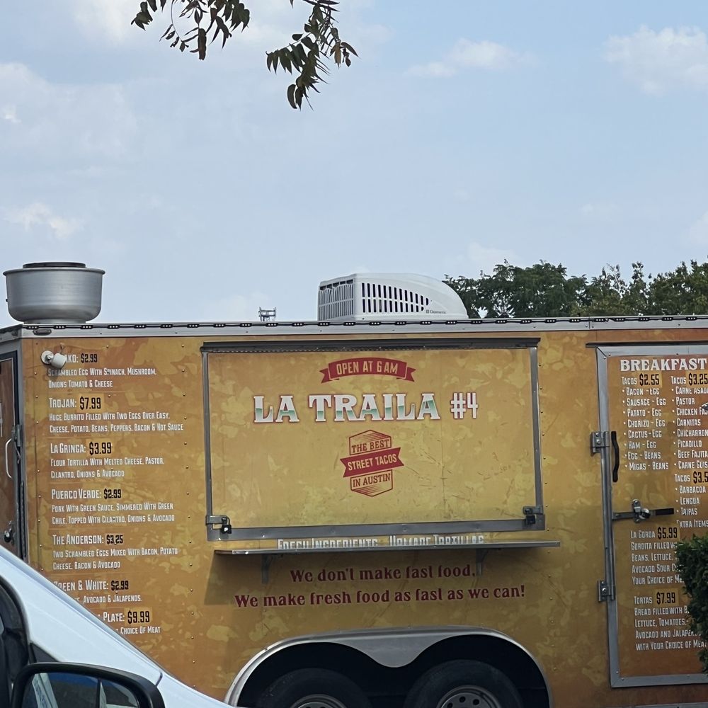 La Traila - view of the food truck (closed at time of picture) from out front of the gas station it shares a lot with - Food Trucks Near Me - Austin, Texas La Traila - view of the food truck (closed at time of picture) from out front of the gas station it shares a lot with - Food Trucks Near Me - Austin, Texas