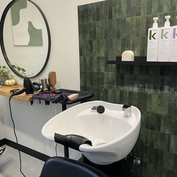 August and Ivy Salon - Cut and shampooing area. - Hair Salons Near Me - Orinda, California