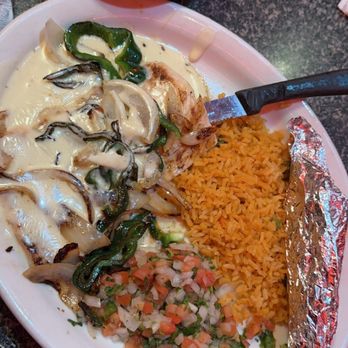 El Arriero - Pollo Poblano - Mexican Near Me - Grand Rapids, Michigan El Arriero - Pollo Poblano - Mexican Near Me - Grand Rapids, Michigan