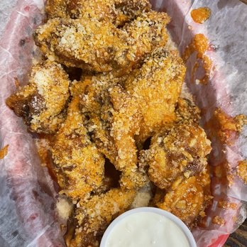 Papa Bees - Garlic Parmesan with Mild sauce and blue cheese dressing - Chicken Wings Near Me - Longwood, Florida Papa Bees - Garlic Parmesan with Mild sauce and blue cheese dressing - Chicken Wings Near Me - Longwood, Florida