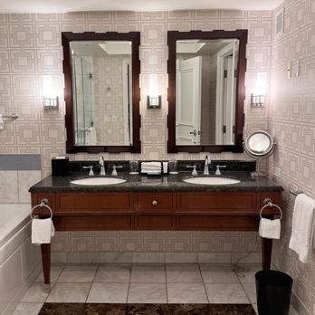 Caesars Palace - Augustus Premium Room (bathroom) - Hotels Near Me - Las Vegas, Nevada Caesars Palace - Augustus Premium Room (bathroom) - Hotels Near Me - Las Vegas, Nevada