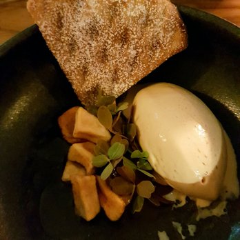 Restaurant Spontan - Halm-is, dehydreret æbler og vafler - Scandinavian Near Me - København
