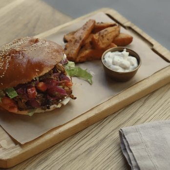Teresa Carles - Oyster Mushroom Shawarma & Sweet Potatoes - Vegetarian Near Me - Barcelona, B Teresa Carles - Oyster Mushroom Shawarma & Sweet Potatoes - Vegetarian Near Me - Barcelona, B