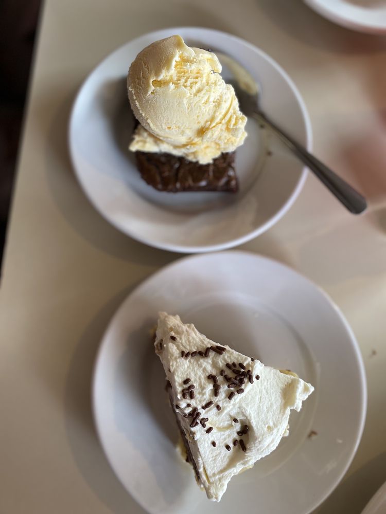 BROWNIE’S BEAN BLOSSOM FAMILY RESTAURANT Updated August 2024 39