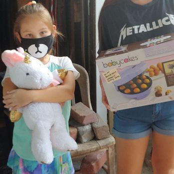 Stained Market Place - Two gifts for the girls. Brand new stuffed unicorn for $2 and cake pop maker for $10 - Thrift Stores Near Me - Tampa, Florida