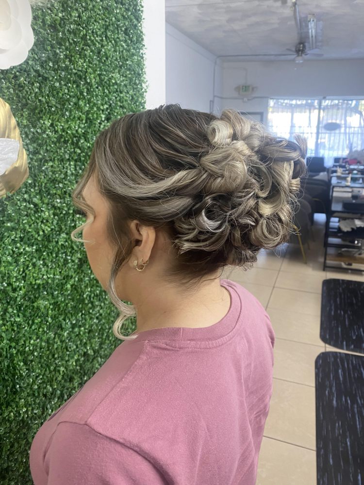 Wild Beautiful Salon Logo
