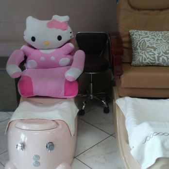 Angel's Nail Salon - Nail Salons Near Me - La Mesa, California
