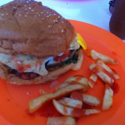 Oso's Burger - Deberían de dar mas papas!