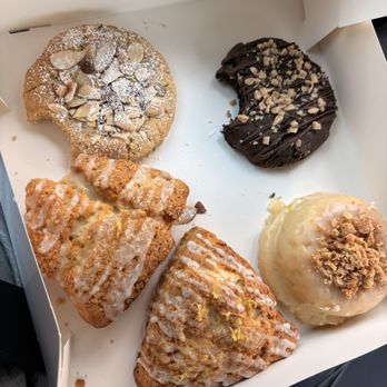 Sprinkles and Spoons - Almond croissant cookie, Oreo toffee cookie, peach cobbler donut, 2 lemon poppyseed scones (my fav!) - Bakeries Near Me - San Antonio, Texas