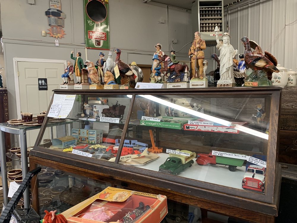PEDDLER’S ANTIQUES AND COLLECTABLES Updated September 2024 268