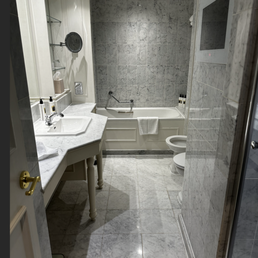 Very luxurious bathroom (top dial aims where the water comes, middle is water pressure, bottom is temp - you were warned!) Very luxurious bathroom (top dial aims where the water comes, middle is water pressure, bottom is temp - you were warned!)