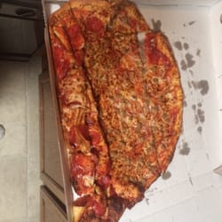 Main Street Pizza - Teach the blonde male employee how to carry a freaking pizza. That goes for the rest of the employees too. RIDICULOUS