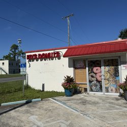 Ed’s Donuts - Outside