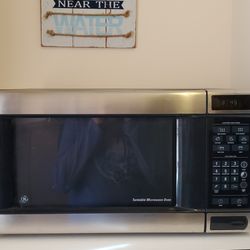 Reel Inn - A shared Microwave is at one end of the hallway. We do not supply coffee or breakfast.