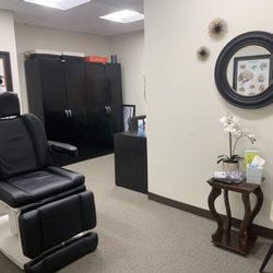 TMS Therapeutics in San Diego - TMS (Transcranial Magnetic Stimulation) treatment room with space for a friend/family member to accompany patient during treatment
