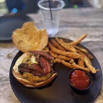 Fairview Social - Bacon cheeseburger - New American Near Me - Wildwood, New Jersey Fairview Social - Bacon cheeseburger - New American Near Me - Wildwood, New Jersey