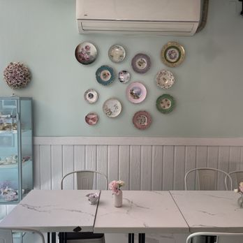 Canan's Kitchen & Bakery - Beautiful walls - Breakfast & Brunch Near Me - Fountain Valley, California