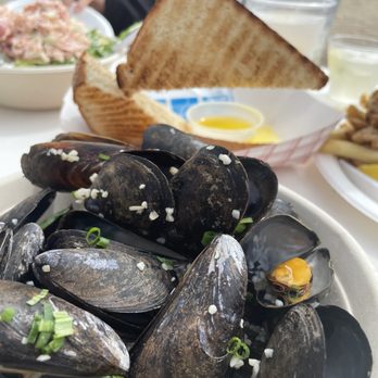 Clam Bar at Napeague - White wine with garlic's mussels - Seafood Near Me - Amagansett, New York Clam Bar at Napeague - White wine with garlic's mussels - Seafood Near Me - Amagansett, New York