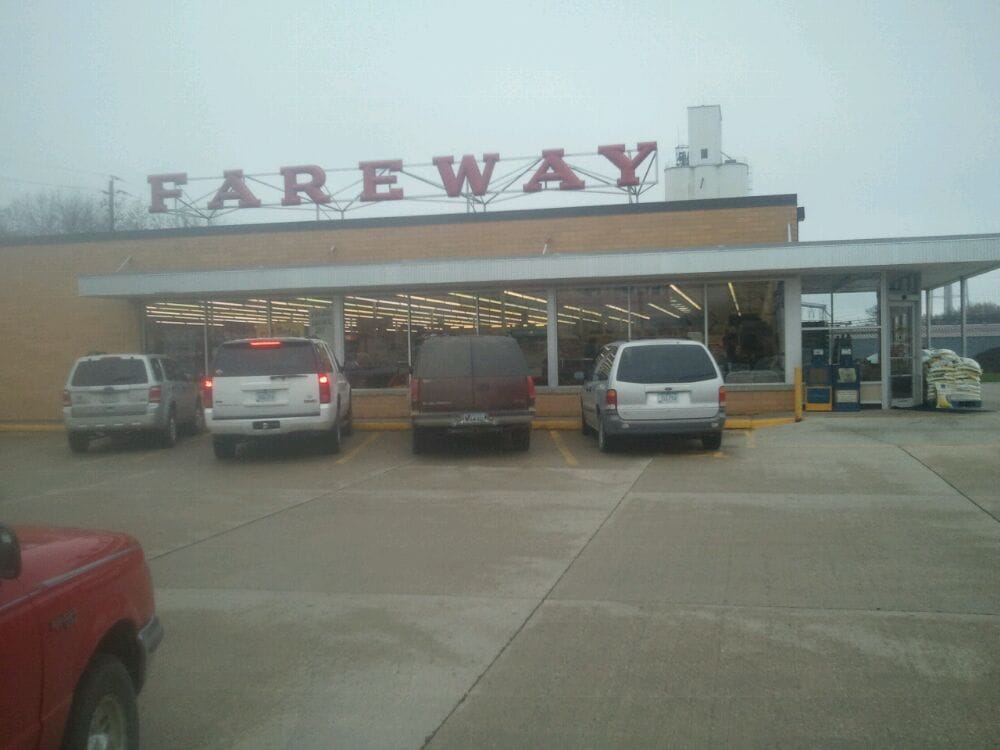 FAREWAY Updated June 2024 2008 12th St, Emmetsburg, Iowa Grocery
