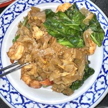 Pineapple Thai - Pad See U prawns - Thai Near Me - Cupertino, California Pineapple Thai - Pad See U prawns - Thai Near Me - Cupertino, California