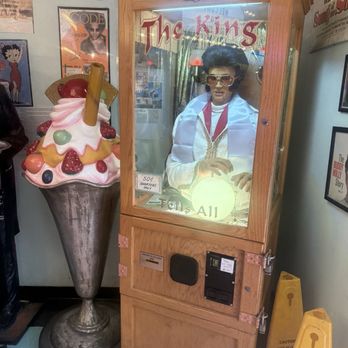 Peggy Sue's 50's Diner - Pizza Near Me - Yermo, California Peggy Sue's 50's Diner - Pizza Near Me - Yermo, California