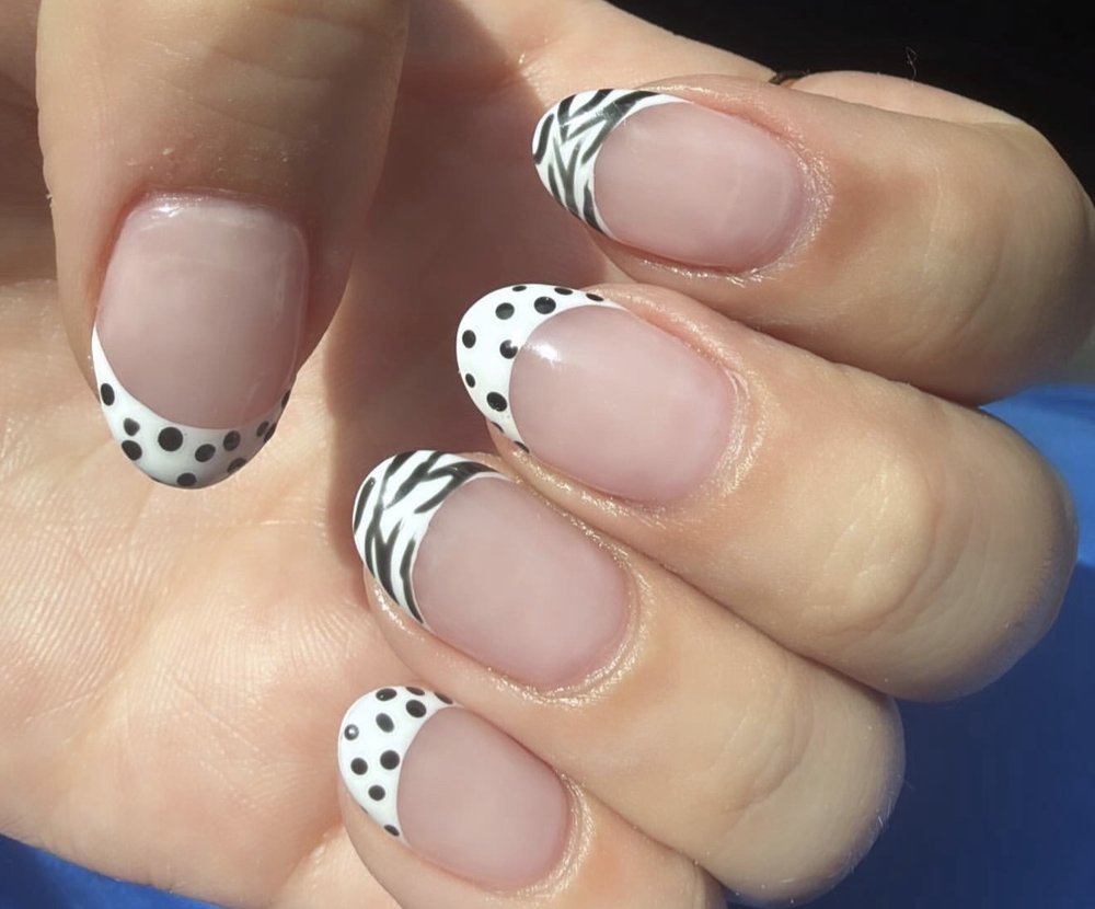 Top 2 Nail Logo