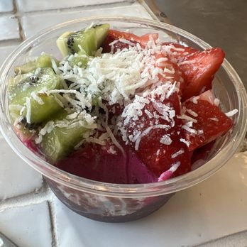 Blue Whale - Build your own Acai bowl... I built mine with acai + pitaya as a base & added strawberries, kiwi, coconut shavings & agave - Cafes Near Me - La Jolla, California