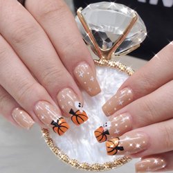 Em’s nails bar - Halloween is here. Ghost and pumpkin nails are waiting for you. Come in and give us some challenge designs so we can have fun...