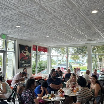 Le Petit Paris San Pablo - Dining room - French Near Me - Jacksonville, Florida Le Petit Paris San Pablo - Dining room - French Near Me - Jacksonville, Florida