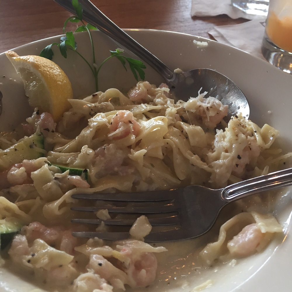 Chinook's - Crab and shrimp fettuccine - Seafood Near Me - Seattle, Washington