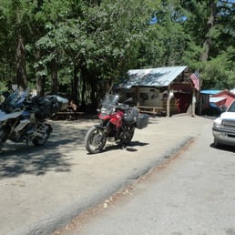 Street view. Note the picnic tables for dining! Street view. Note the picnic tables for dining!