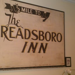 a sign for the readsboro inn a sign for the readsboro inn