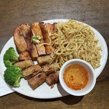 Irving Perilla - Imperial Rolls and Five Spice Chicken Garlic Noodle - Vietnamese Near Me - San Francisco, California Irving Perilla - Imperial Rolls and Five Spice Chicken Garlic Noodle - Vietnamese Near Me - San Francisco, California