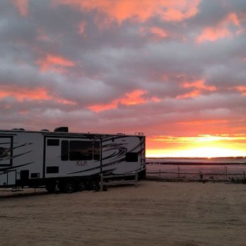 L.I. Glampers - Beautiful sunset at Cupsogue park. - RV Rental Near Me L.I. Glampers - Beautiful sunset at Cupsogue park. - RV Rental Near Me